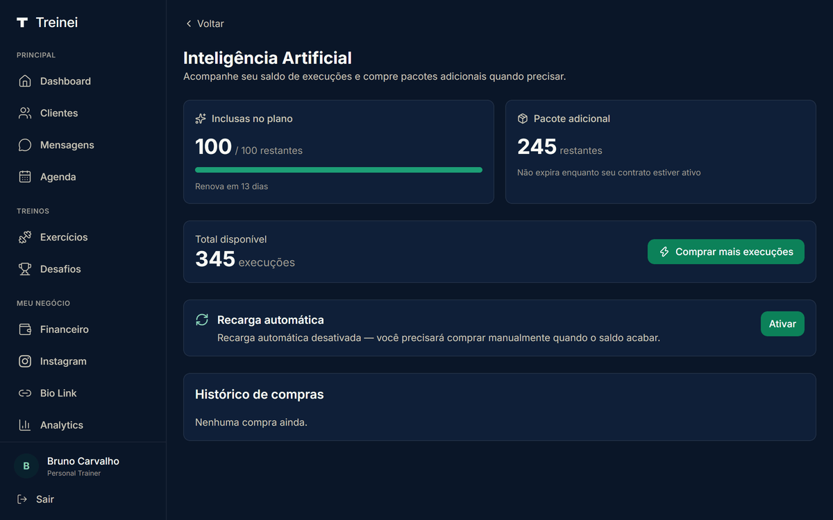 Página /configuracoes/ia mostrando dois cards lado a lado (Inclusas no plano: 100 / 100 restantes, Pacote adicional: 245 restantes), o card de Total disponível (345 execuções) com o botão "Comprar mais execuções", o card de Recarga automática (desativada, botão Ativar) e o Histórico de compras