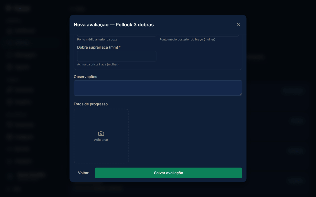 Seção "Fotos de progresso" no fim do formulário da avaliação, com o slot tracejado "Adicionar" (ícone de câmera) e o botão Salvar avaliação logo abaixo