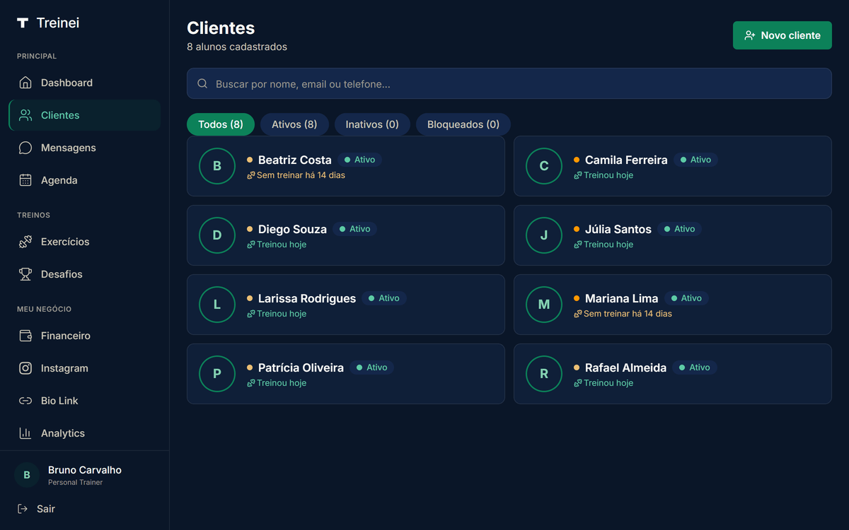 Lista /clients com 8 clientes seedados, busca, filtros por status e botão Novo cliente