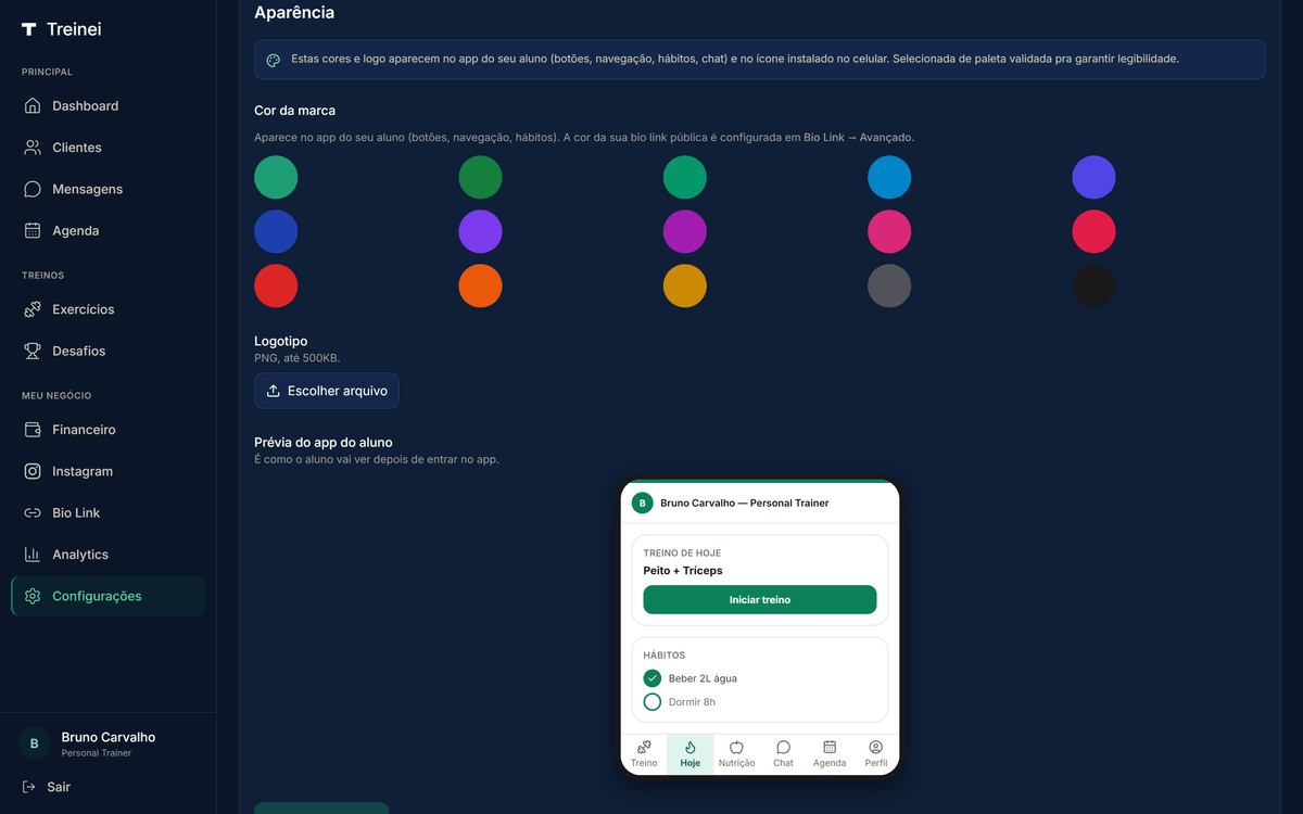 Cartão Aparência em /settings mostrando grid de 15 cores curadas (Cor da marca), upload de logotipo e início da prévia do app do aluno