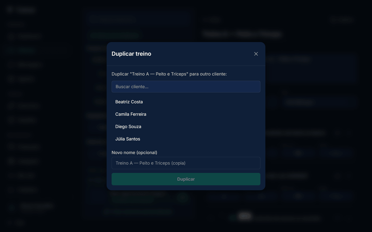 Modal Duplicar treino com busca de cliente, lista de alunos ativos para escolher o destino e campo Novo nome (opcional)