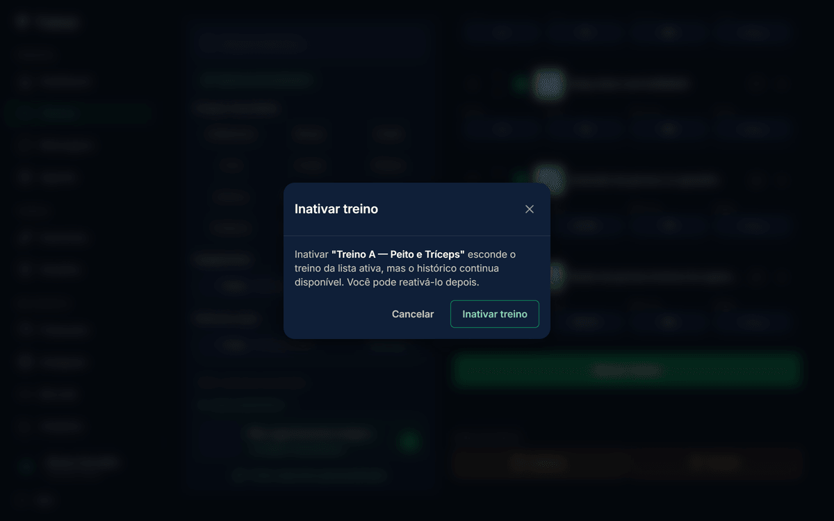 Modal Inativar treino com título, mensagem explicando que o treino some da lista ativa mas o histórico continua disponível e que pode ser reativado depois, e dois botões: Cancelar à esquerda e Inativar treino à direita