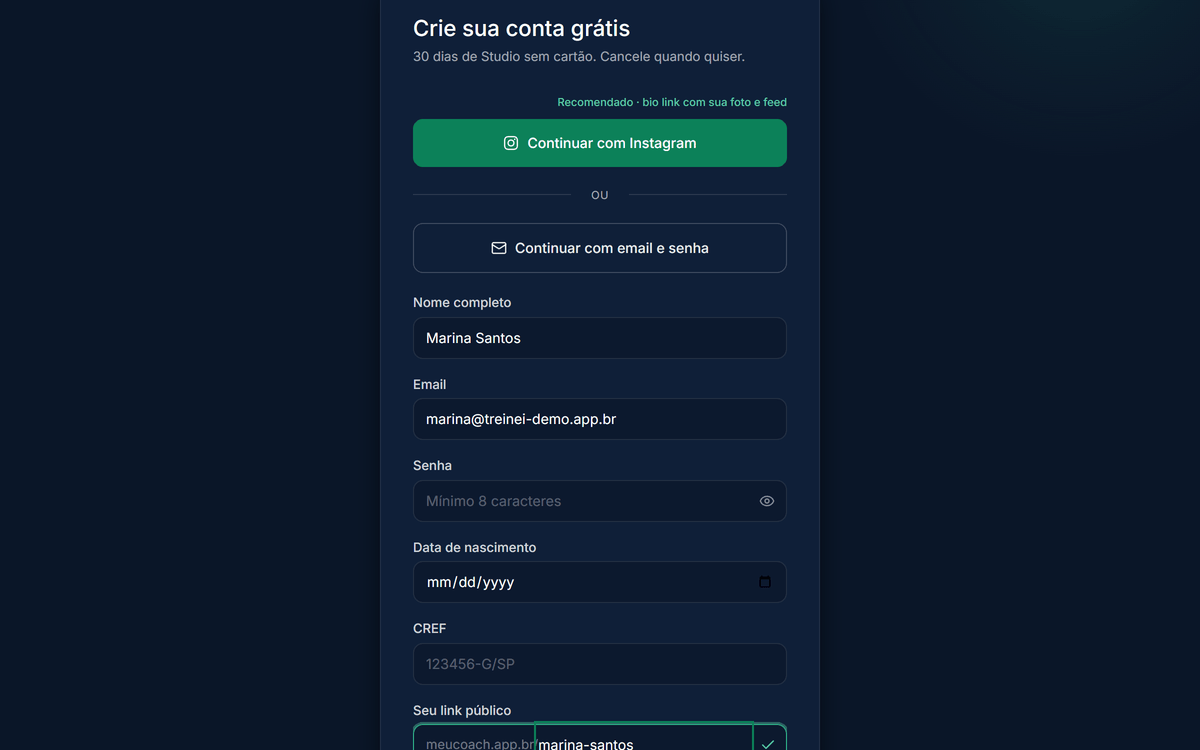 Formulário de cadastro com nome, slug e e-mail preenchidos